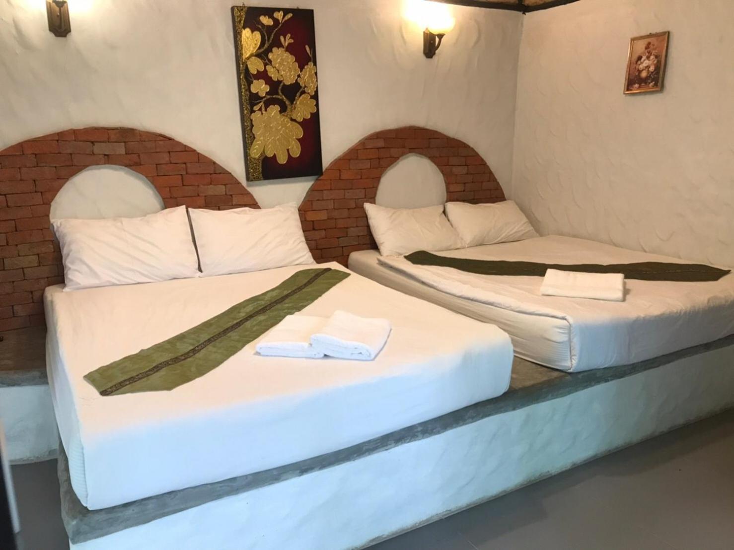 Baan Pong Tara Hotel Suan Phueng Exterior photo