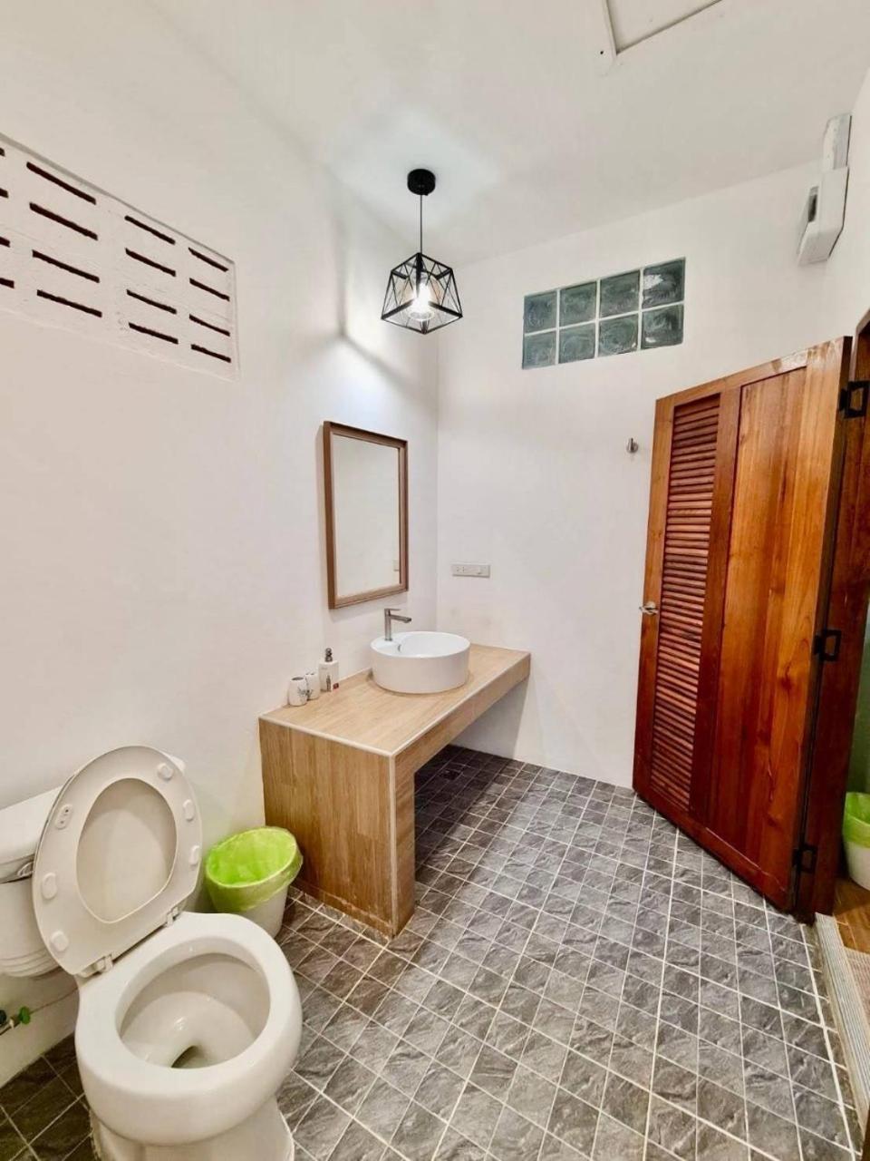 Baan Pong Tara Hotel Suan Phueng Exterior photo