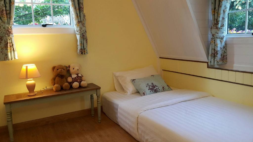 Baan Pong Tara Hotel Suan Phueng Exterior photo