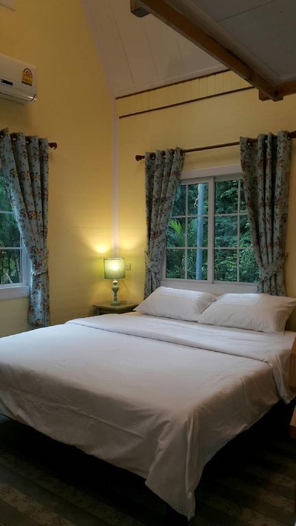 Baan Pong Tara Hotel Suan Phueng Exterior photo