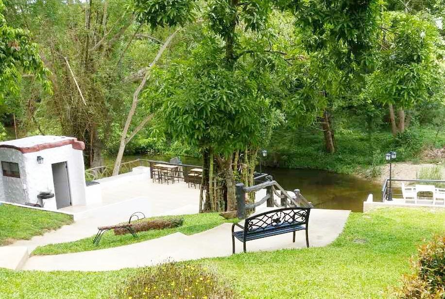 Baan Pong Tara Hotel Suan Phueng Exterior photo